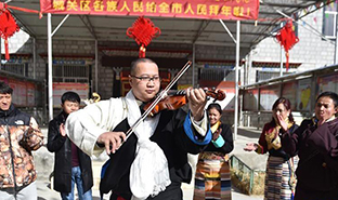 双节合一：西藏各地群众共庆春节和藏历新年