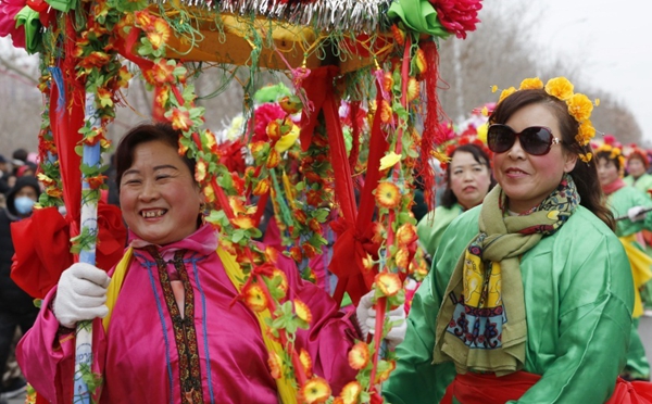 民众乐享正月文化“饕餮大餐”