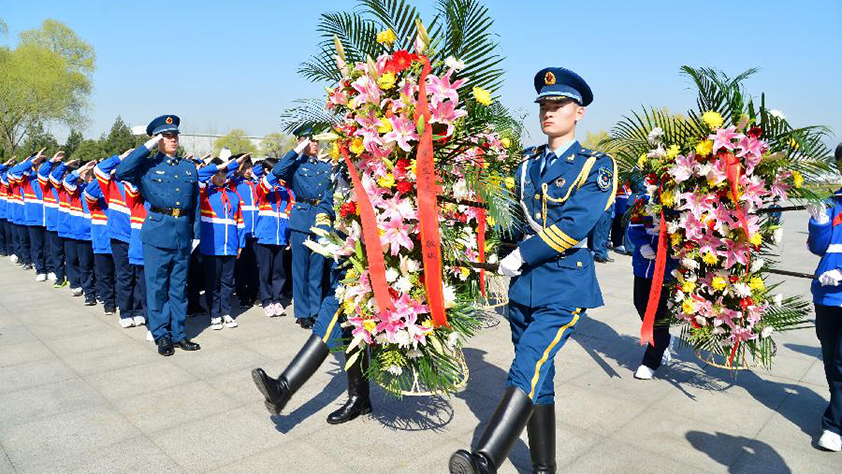 清明节前祭英烈
