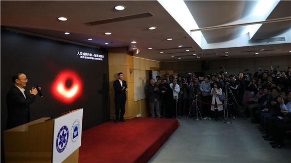 “事件视界”和“事件视界望远镜”——探寻黑洞的蛛丝马迹