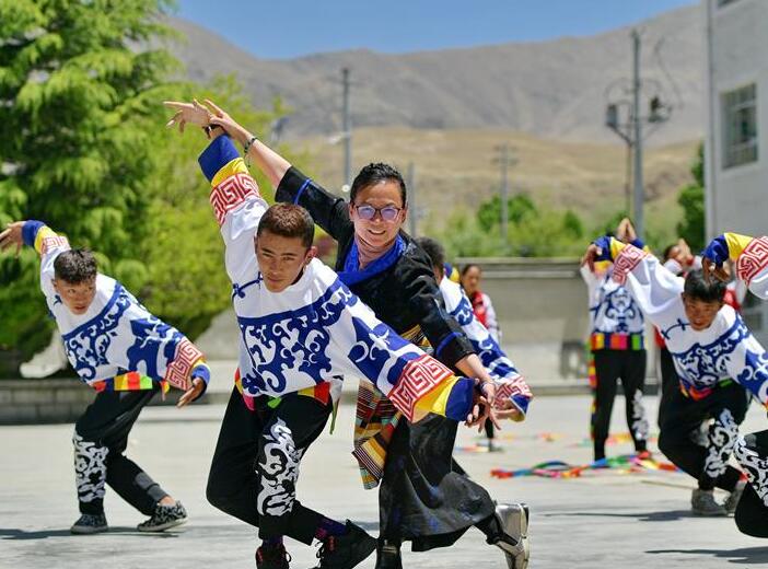 湖北省“組團式”教育援藏見成效