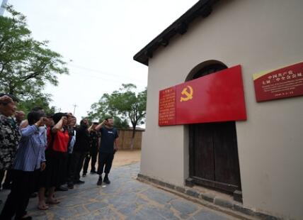 西柏坡迎来红色旅游潮