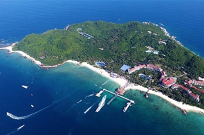 三亚迎来暑期旅游旺季