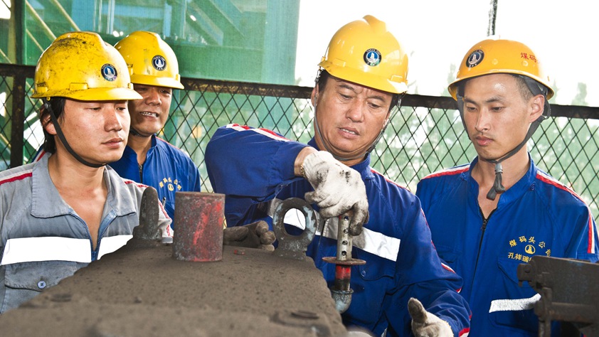 锚定无悔奋进的航向——记港口创新路上的“蓝领专家”孔祥瑞