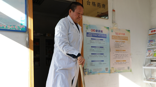 “始终带着感恩的心”——“拐杖村医”石志利40载行医录