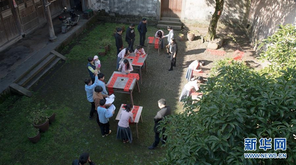 浙江诸暨：送“福” 迎春节