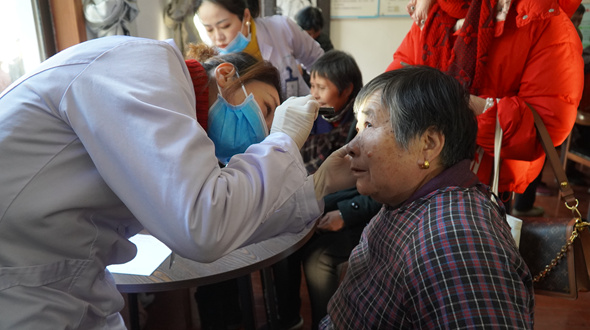 高山来了医疗队