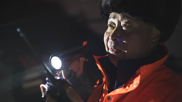 寒夜中的铁路通信工