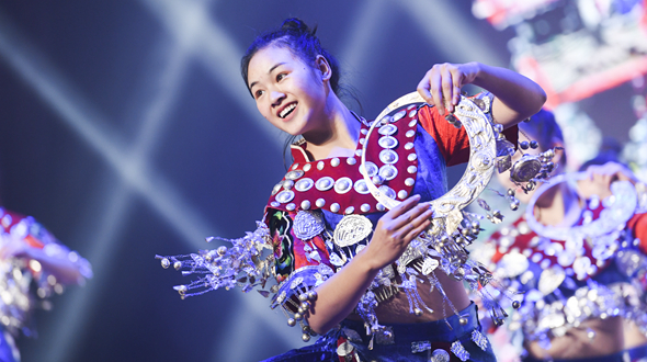 贫困县里的慰问演出