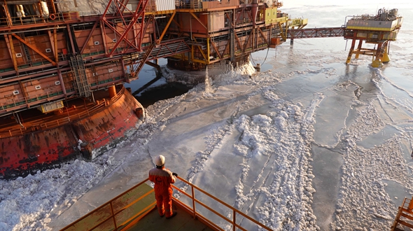 “破冰行动”——中国最北海上油田抗冰20年