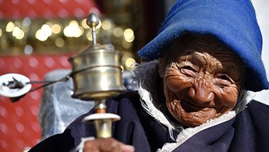 极高海拔地区群众生态搬迁安置点见闻