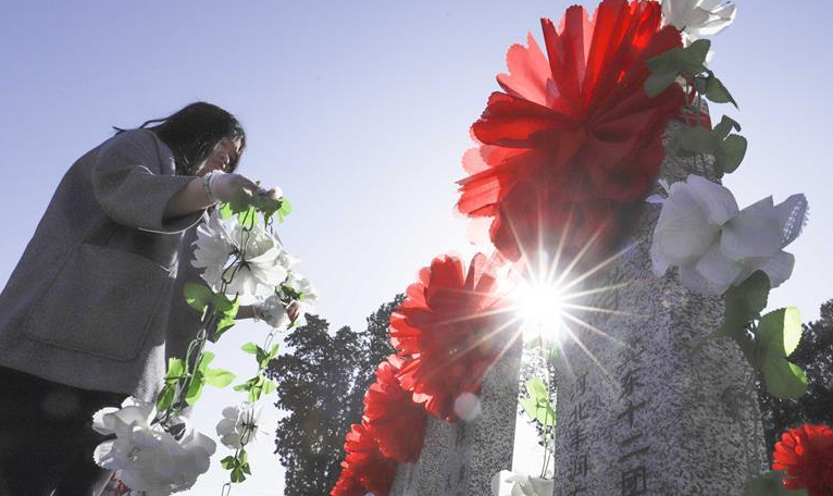 多种形式祭英烈
