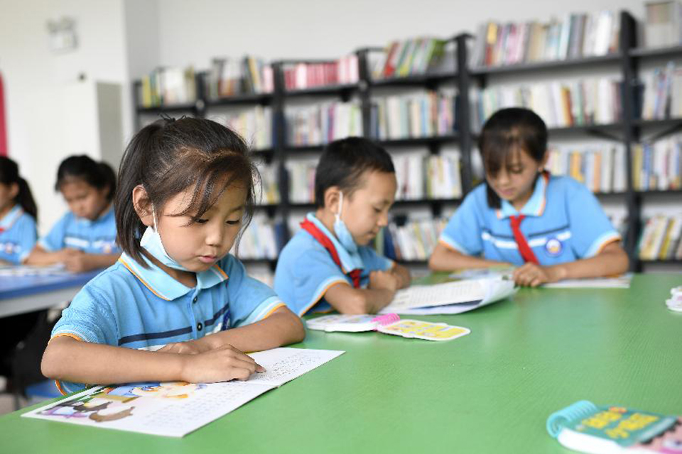 扶贫车间里的“暑期小课堂”