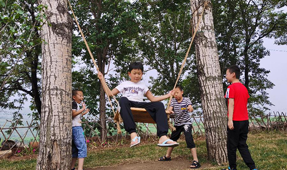 回村度假的“山里娃”