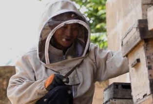 生活比蜜甜的“汪老头”