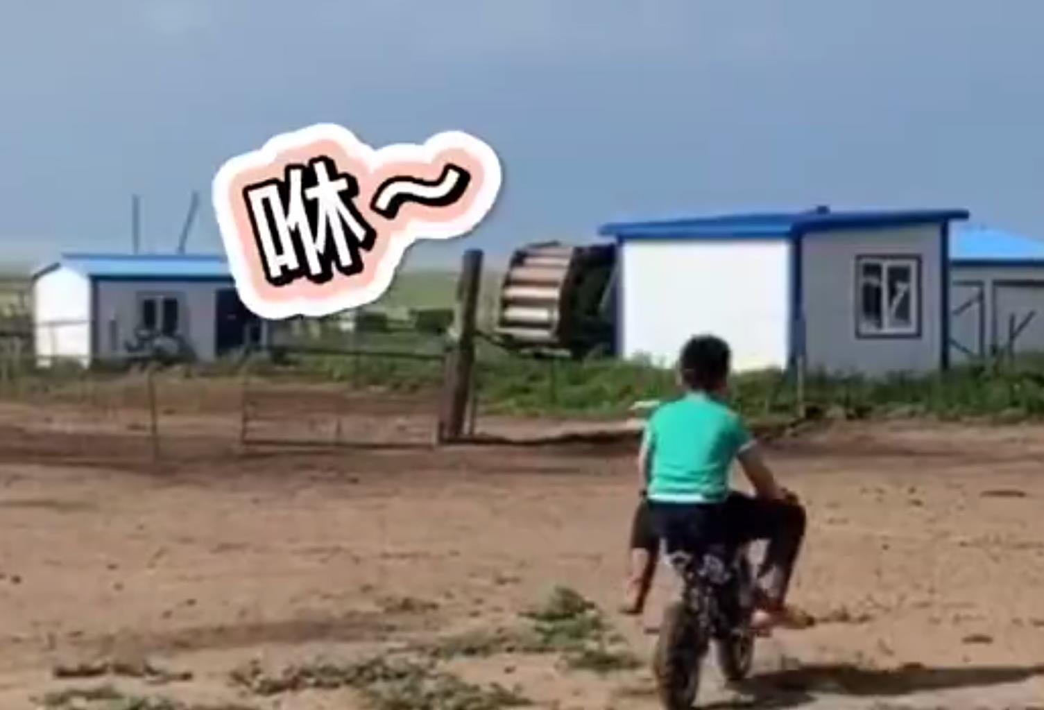 我是草原快乐小骑手！