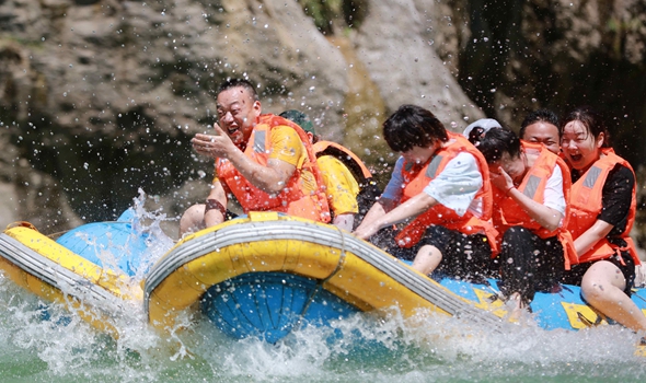 湖南张家界： 漂流享清凉