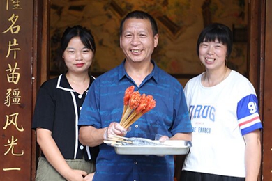 乡村旅游改变一个贫困户 盘活一个贫困乡