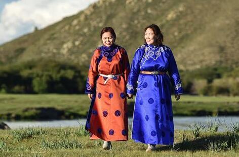 草原上的“太阳姑娘”