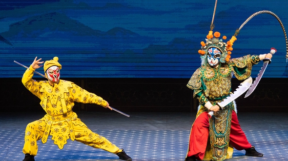 京剧演出丰富学生暑期生活