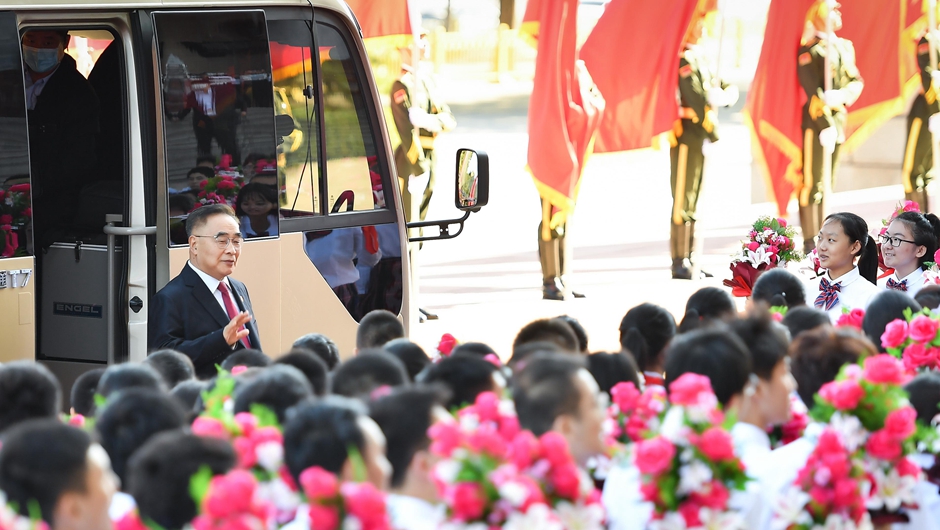 “人民英雄”国家荣誉称号获得者张伯礼抵达人民大会堂