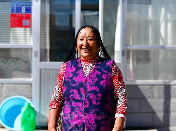 青海共和县：移民安置点的幸福生活