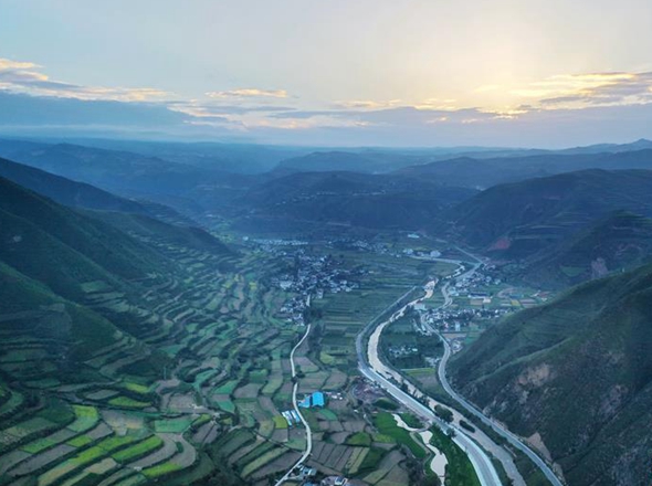 飞阅九色甘南香巴拉