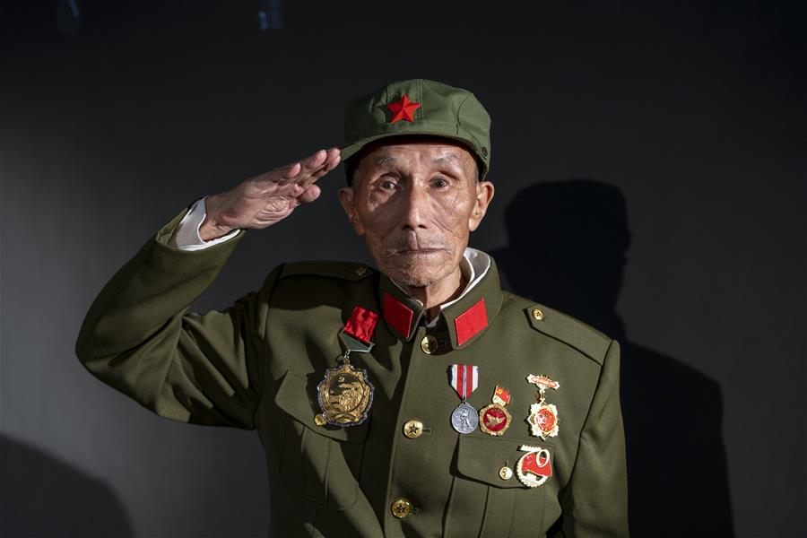 致敬最可爱的人——易禄亨