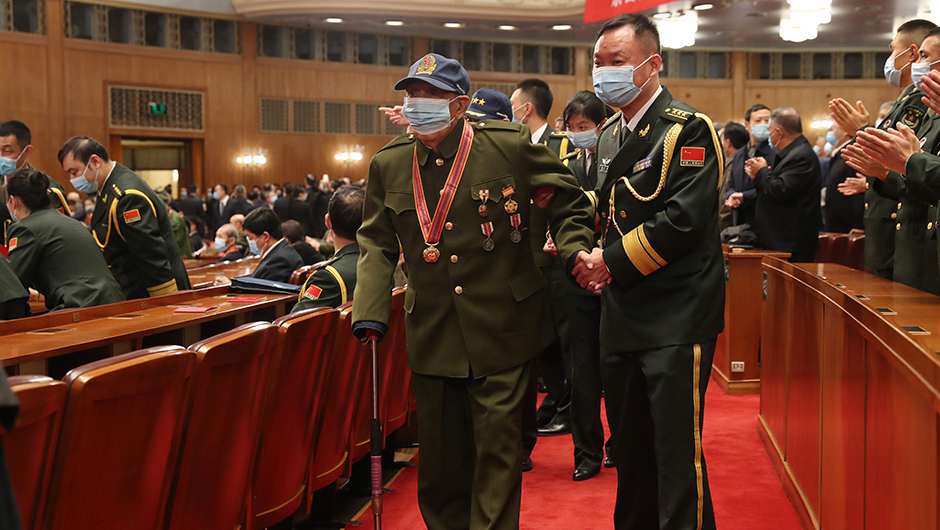 志愿军老战士、老同志入场