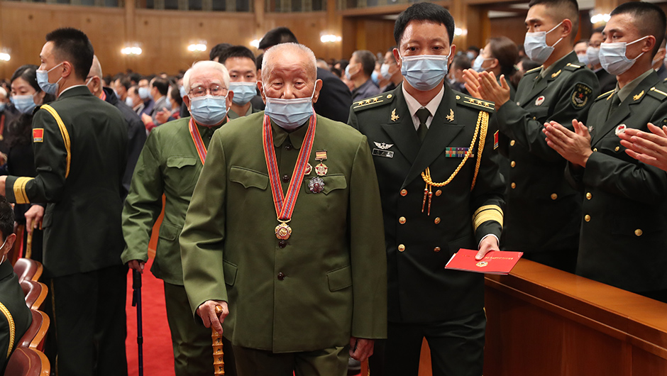 志愿军老战士、老同志入场