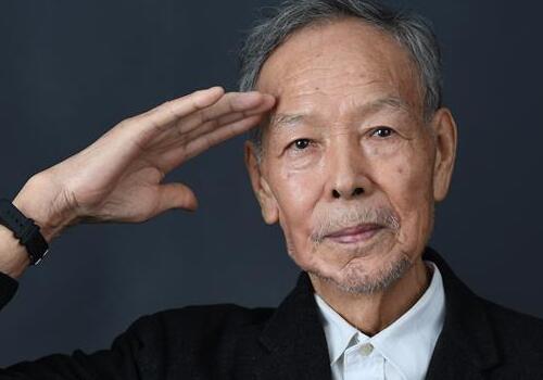 致敬最可爱的人——卢可飞