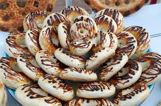 新疆伽師：“小面餅”做成馕産業