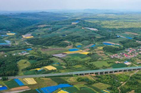 长白山下生态县：倚绿生金，以景换银