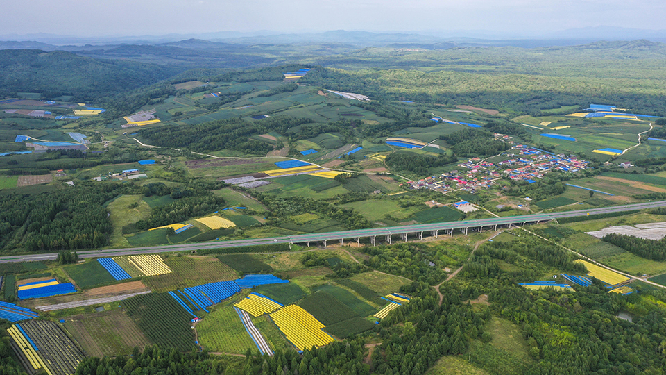 长白山下生态县：倚绿生金，以景换银