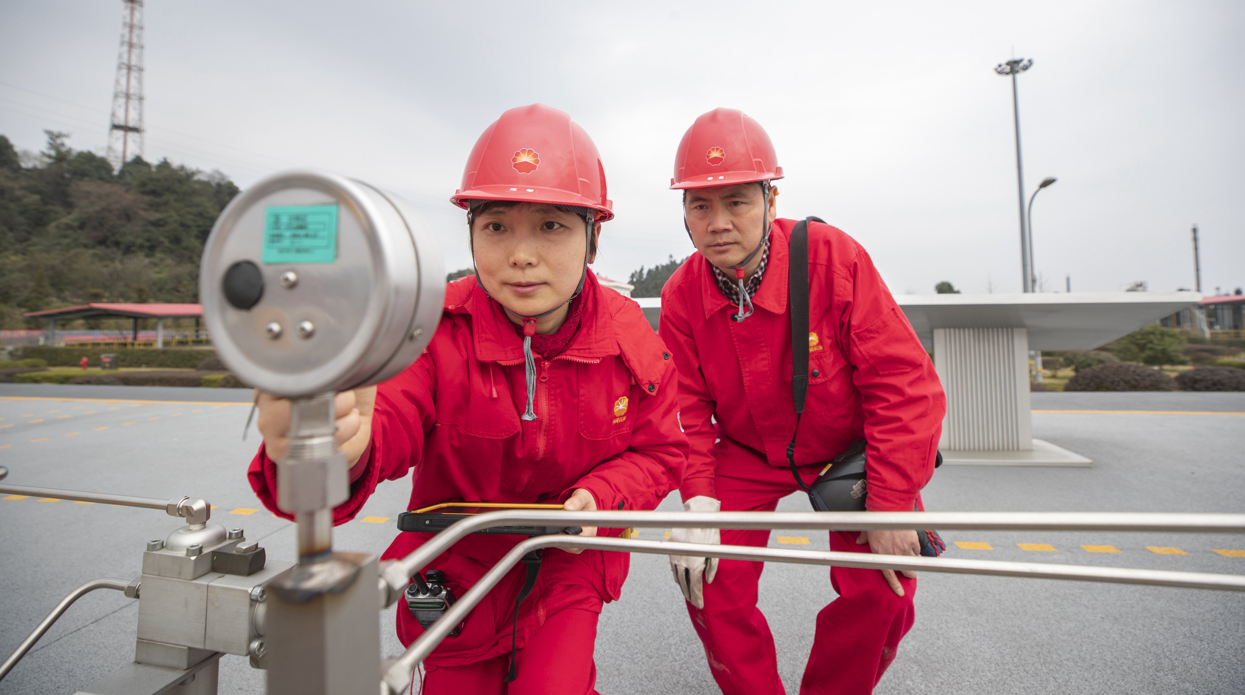 从“错岗”到同岗，这对夫妻的“团圆年”在岗位上度过