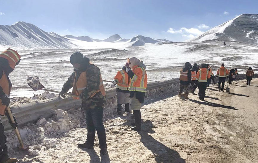 “天下第一道班”雪域之巅守护天路67载