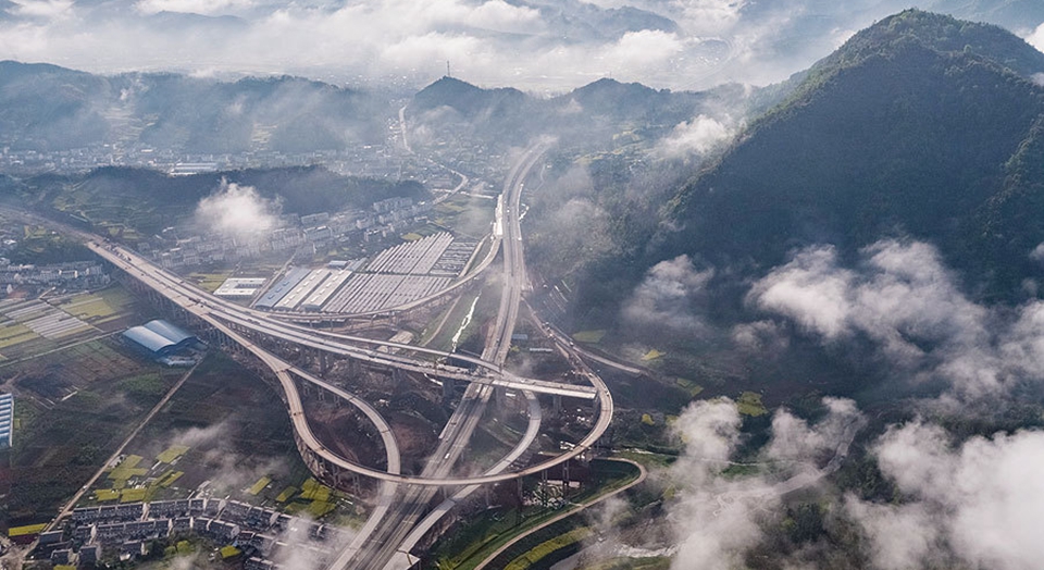 沿着高速看中国｜十巫高速建设进入冲刺阶段