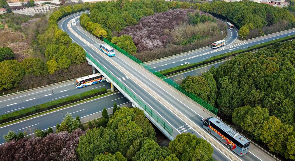 在路上，领略中国经济风景