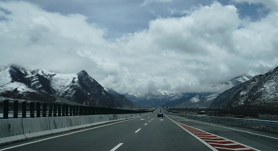 逐梦川藏线，追怀“两路人”