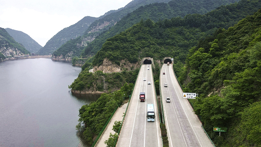 座座大山 条条坦途