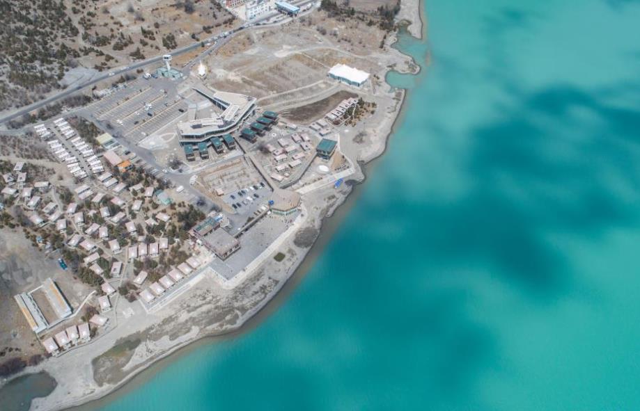 “世界屋脊”：川藏公路托起一批现代化城镇