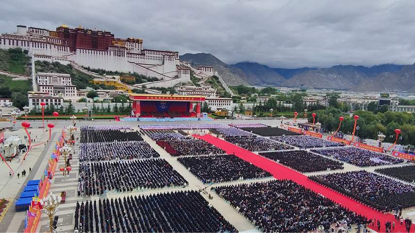 西藏各族各界幹部群眾熱烈慶祝西藏和平解放70周年