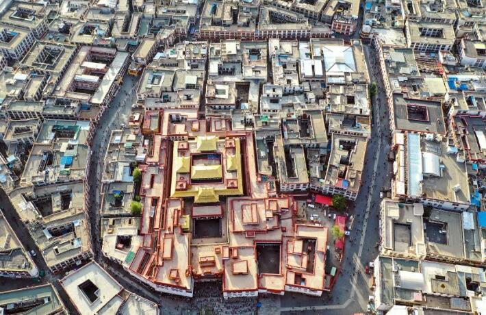 从历史走向未来——拉萨八廓街见闻