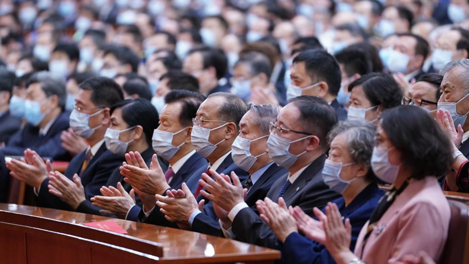 应邀参加纪念活动的辛亥革命先驱后裔在大会上