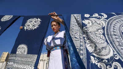 &ldquo;蜡染姑娘&rdquo;回乡传承非遗技艺