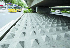 广州水泥锥仍无部门认领 市建委称是否拆除未定