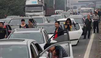 高速公路拥堵是不是免费的错？