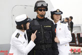 组图：南海舰队“广州舰”女兵风采