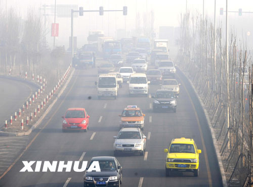 雾霾天气开车雾灯双闪综合使用