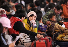 盘点农民工春节带回家礼物：平安到家最重要